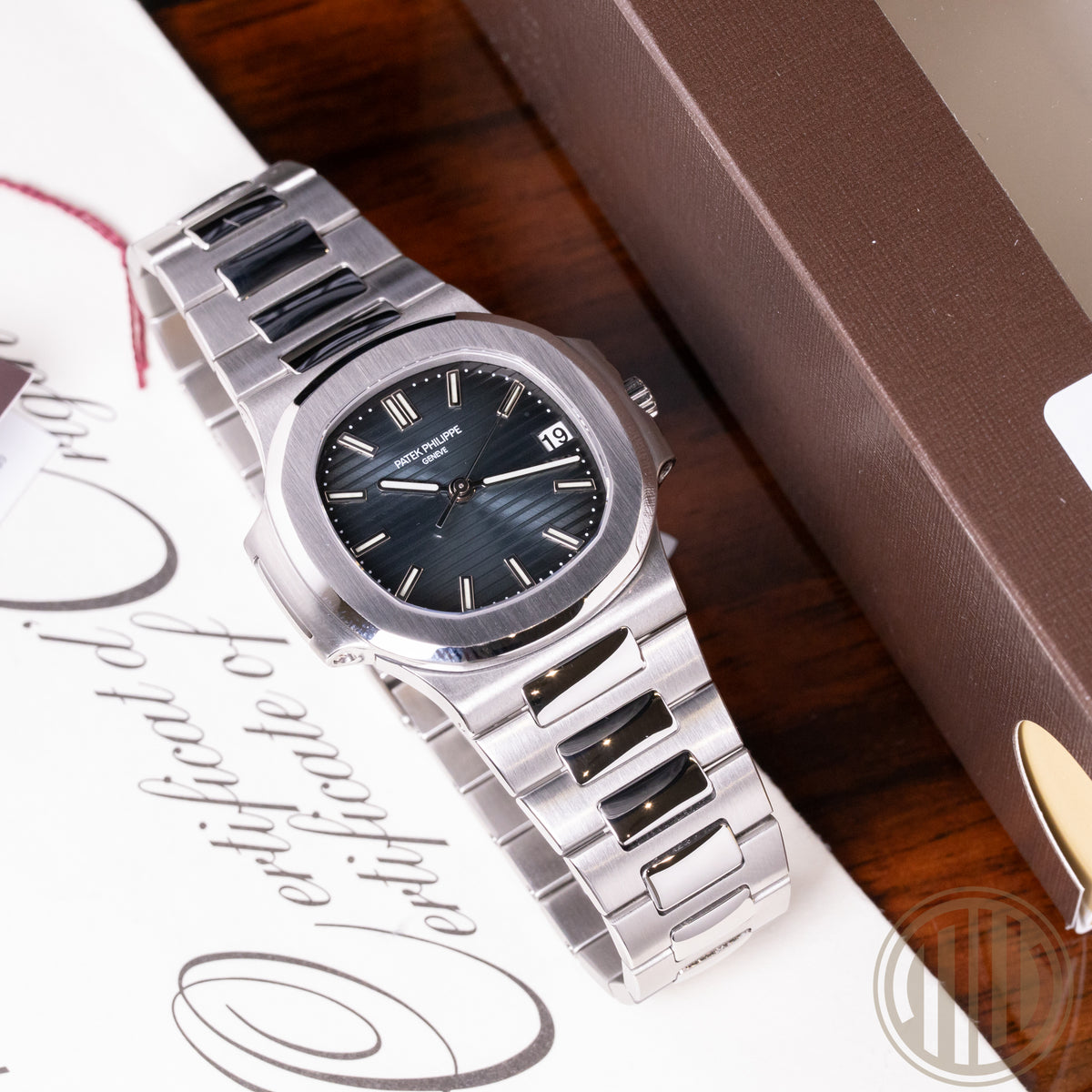 Patek Philippe Nautilus Blue Dial | New Patek Service | Box and Papers | 2008 | 5800