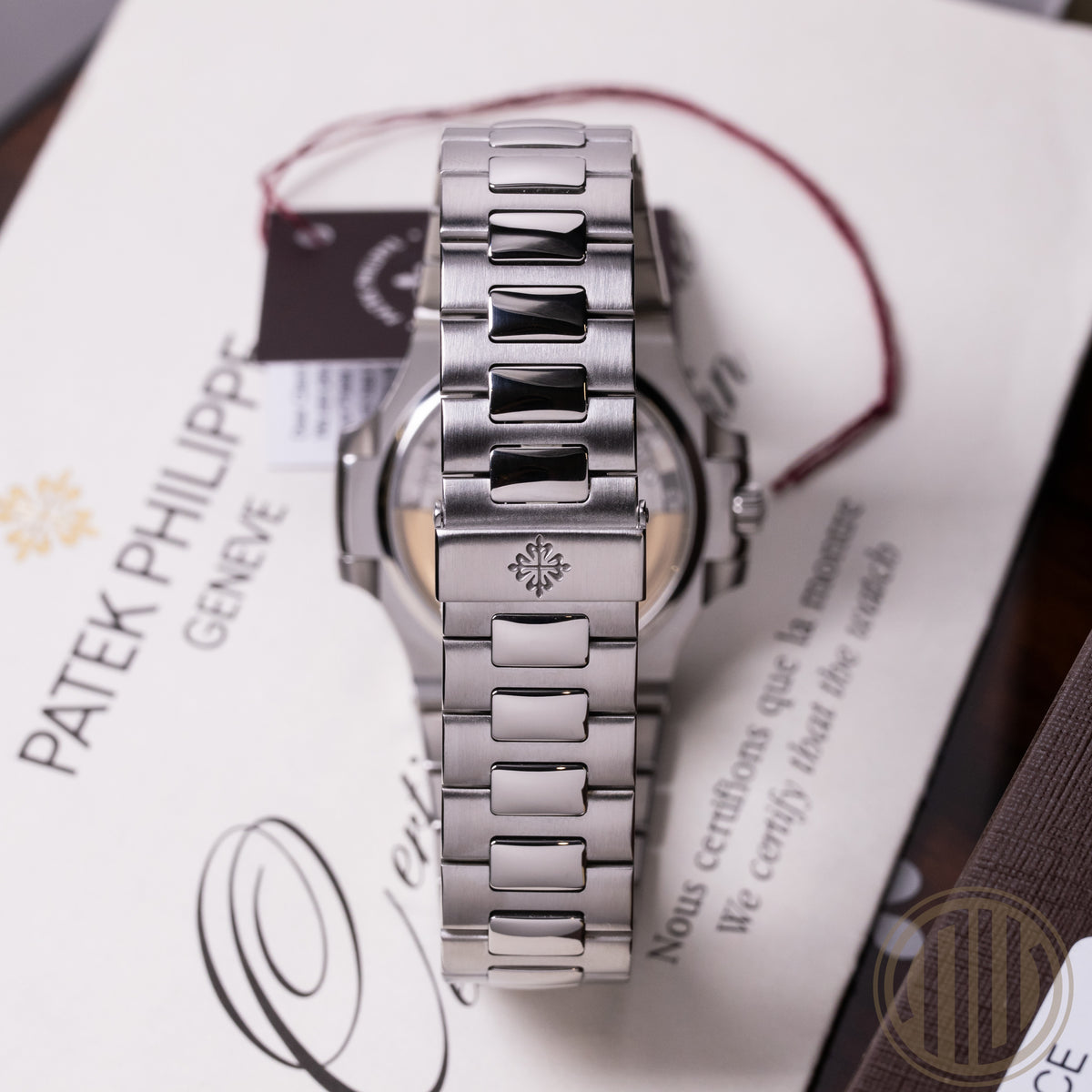 Patek Philippe Nautilus Blue Dial | New Patek Service | Box and Papers | 2008 | 5800
