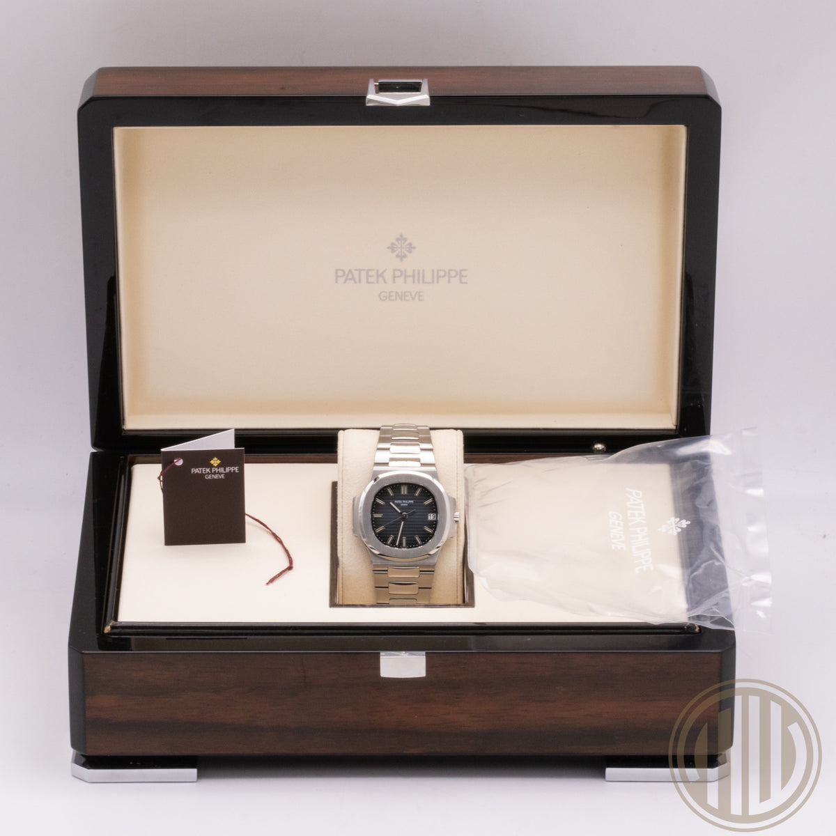 Patek Philippe Nautilus Blue Dial | New Patek Service | Box and Papers | 2008 | 5800