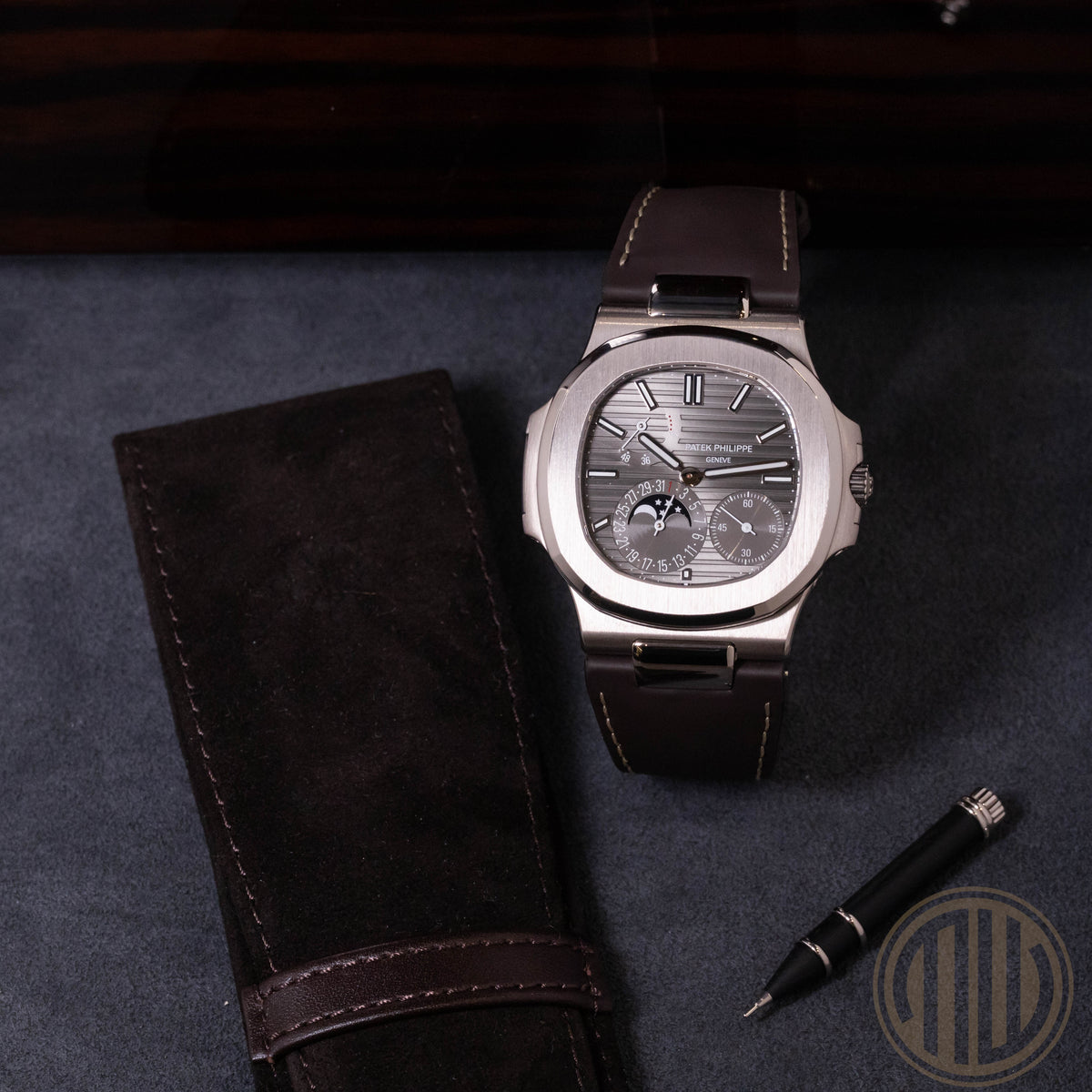 Patek Philippe Nautilus 18kt Whitegold | Grey Dial | Box and Papers | 2015 | 5712G