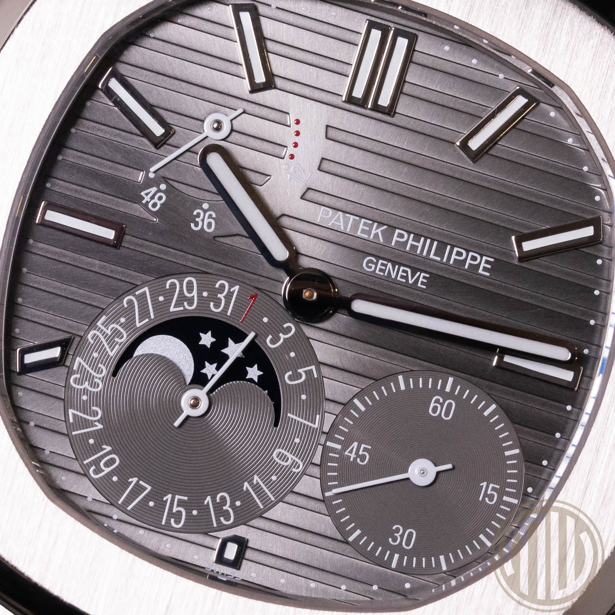 Patek Philippe Nautilus 18kt Whitegold | Grey Dial | Box and Papers | 2015 | 5712G