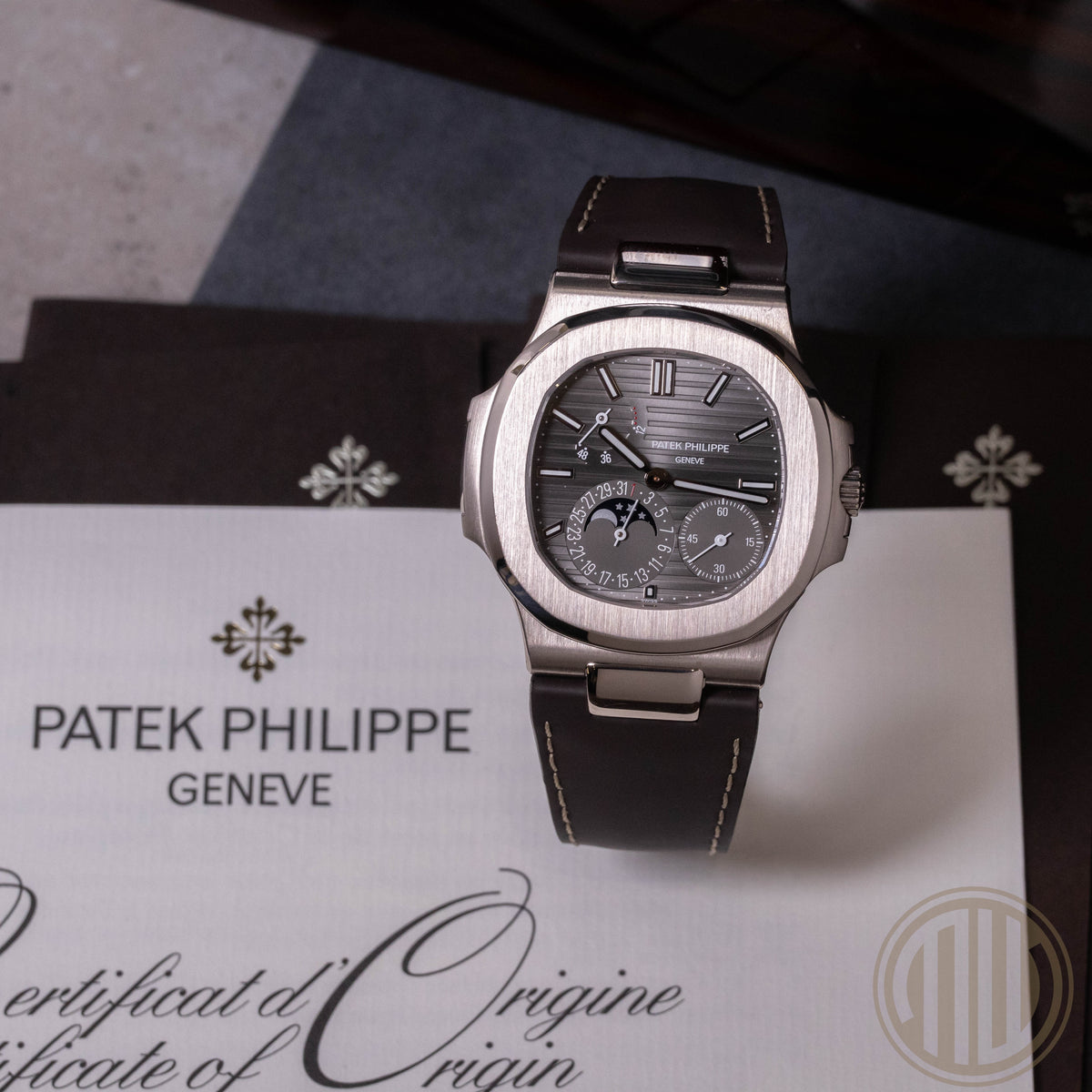 Patek Philippe Nautilus 18kt Whitegold | Grey Dial | Box and Papers | 2015 | 5712G