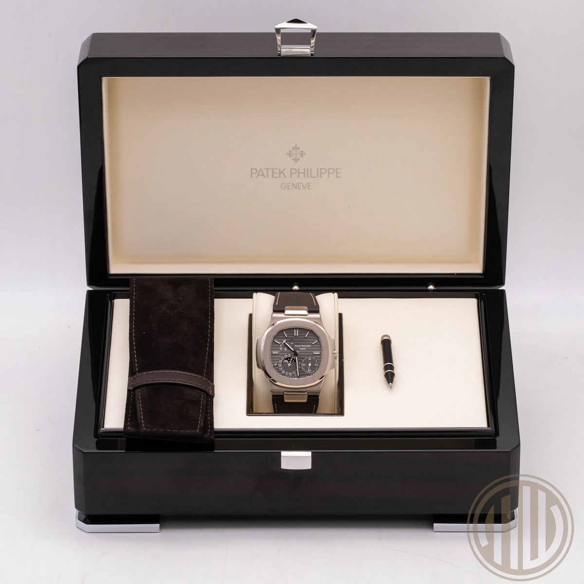 Patek Philippe Nautilus 18kt Whitegold | Grey Dial | Box and Papers | 2015 | 5712G