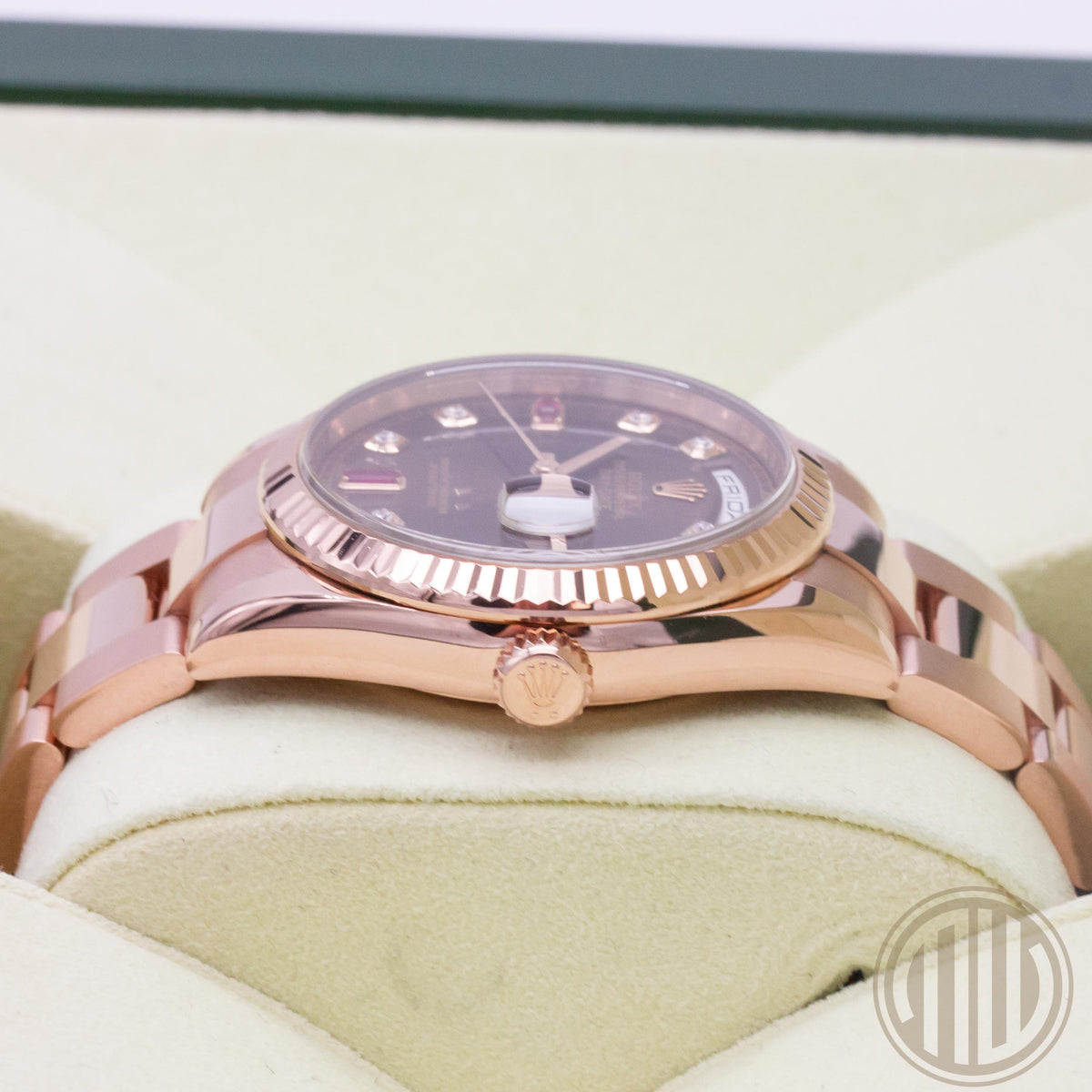 Rolex Day-Date 36 | 18 Karat Roségold | Ruby Dial | Box and Papers | 2015 | 118235