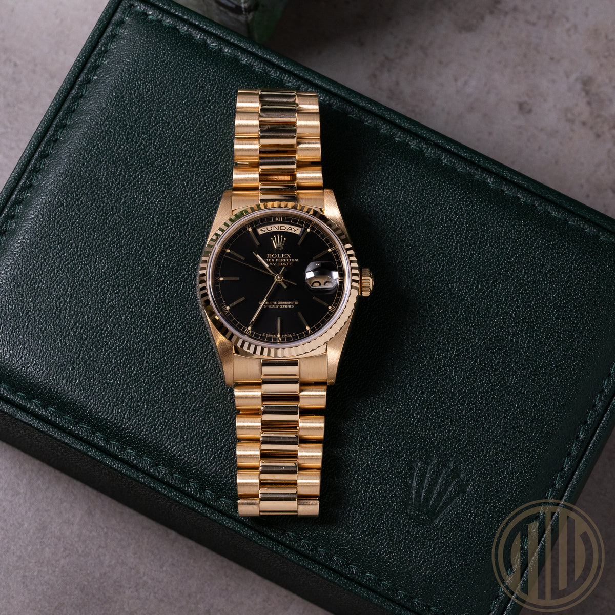Rolex Day-Date 36 Black Dial | Top Condition | 18kt Yellowgold | R-Series