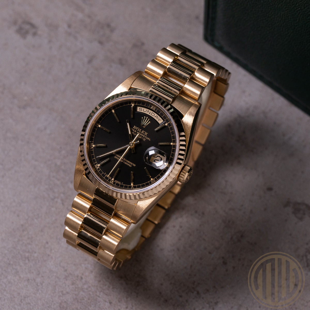 Rolex Day-Date 36 Black Dial | Top Condition | 18kt Yellowgold | R-Series