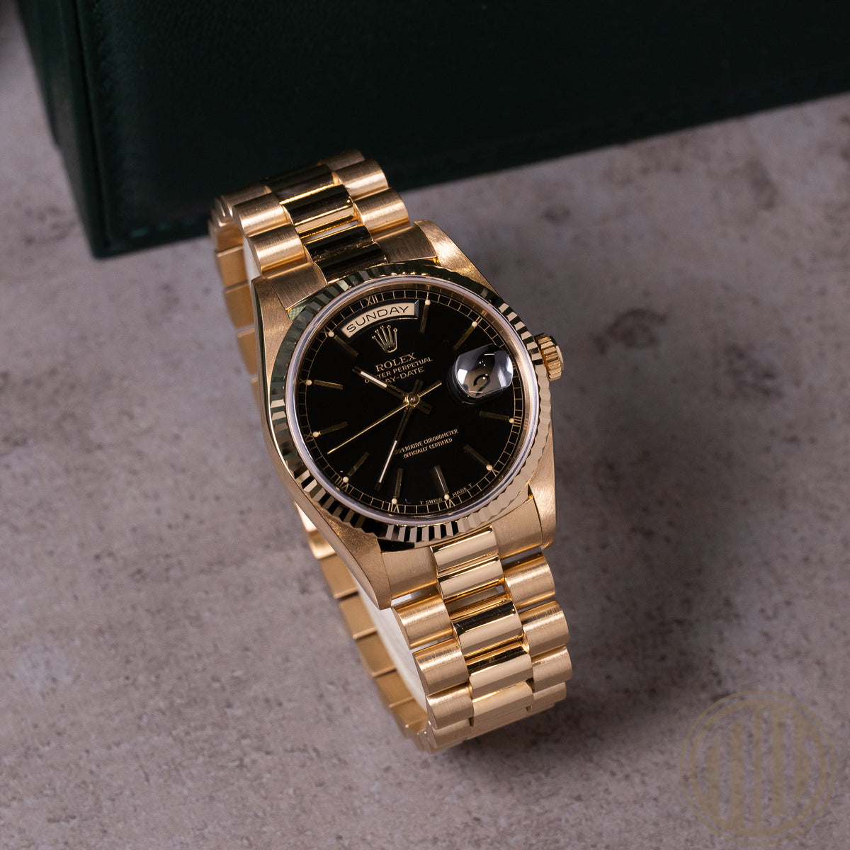 Rolex Day-Date 36 Black Dial | Top Condition | 18kt Yellowgold | R-Series