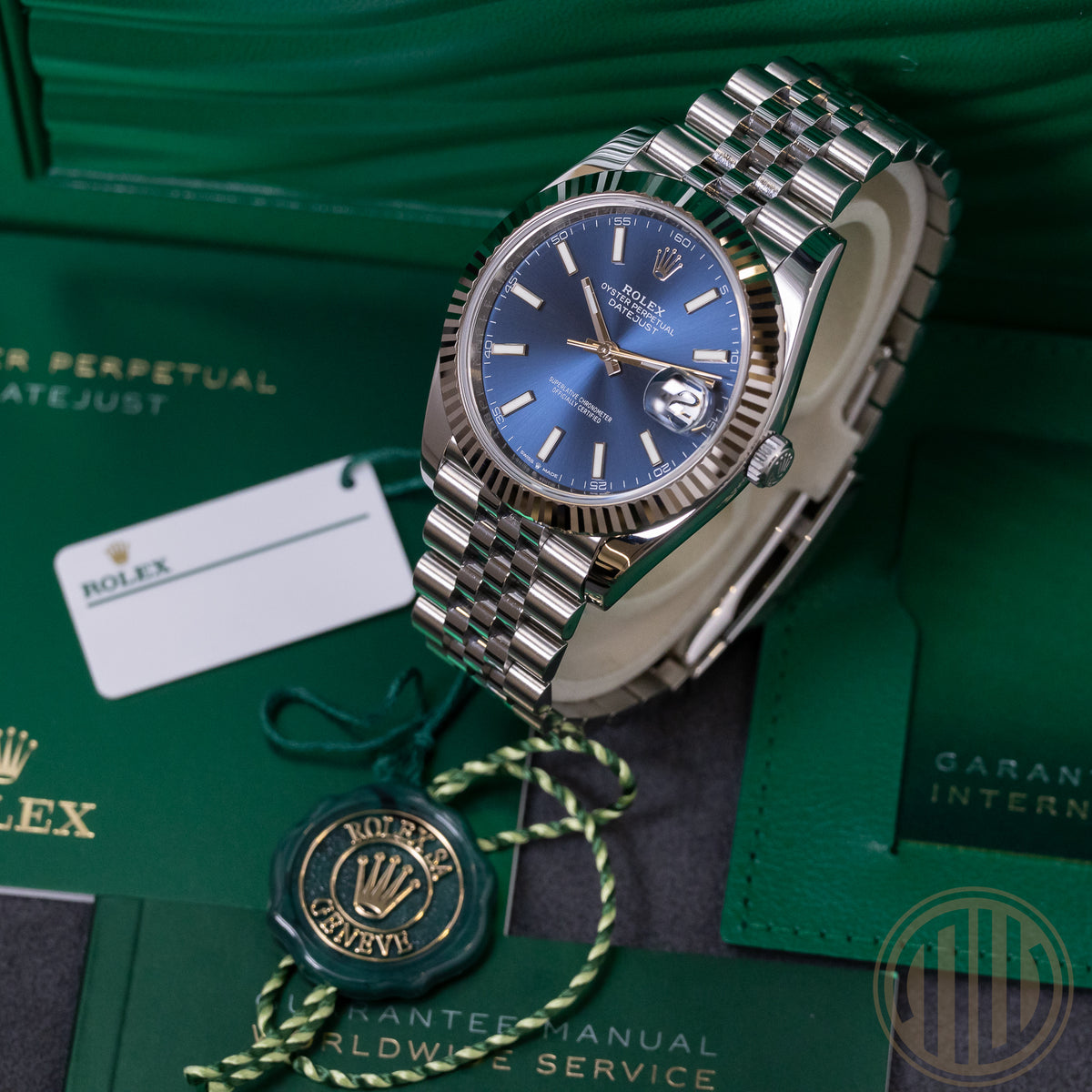 Rolex Datejust 41 Blue Dial | Jubilee | Whitegold Bezel | Box and Papers