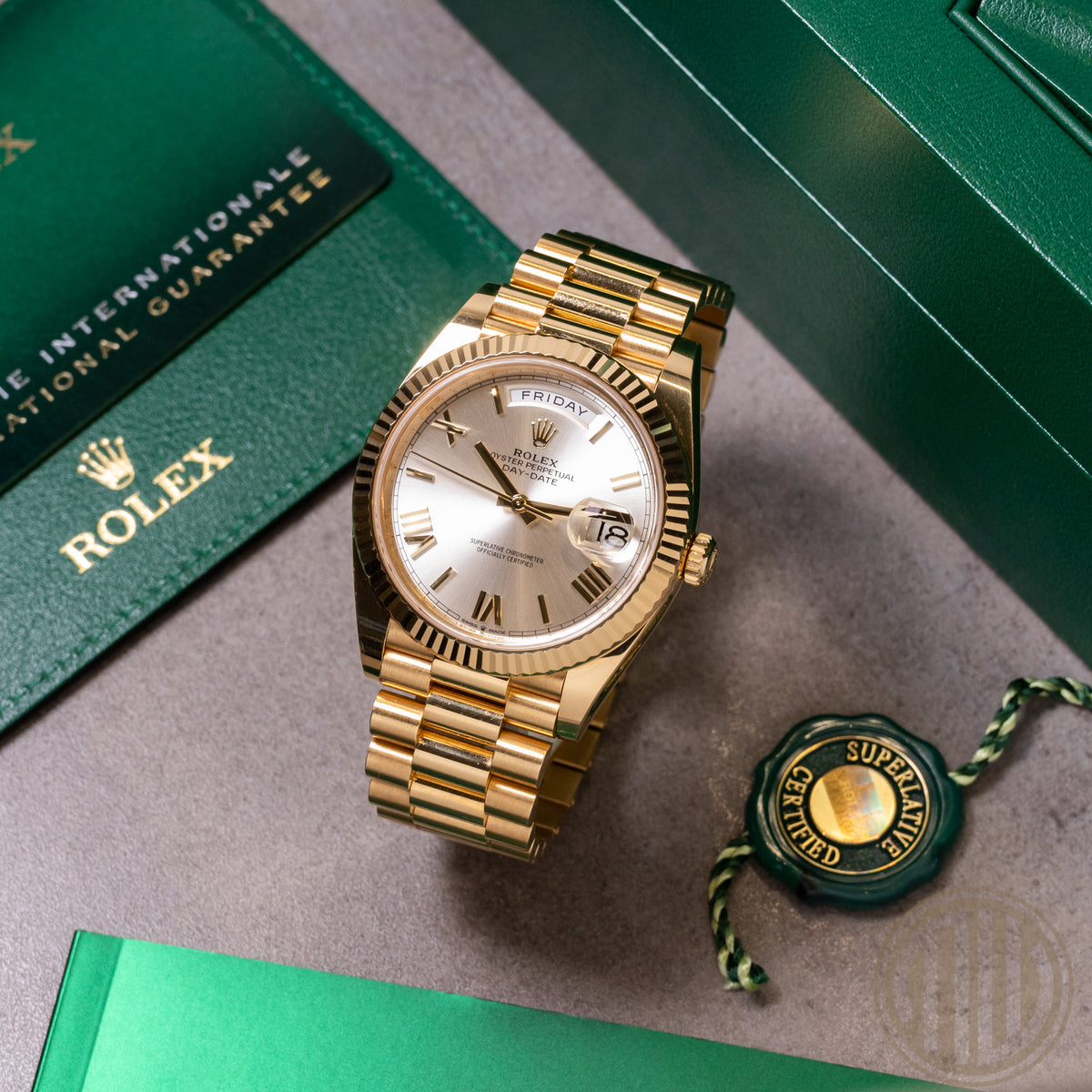 Rolex Day-Date 40 | Silver Romand Dial | Yellowgold | Box and Papers | 2021 | 228238
