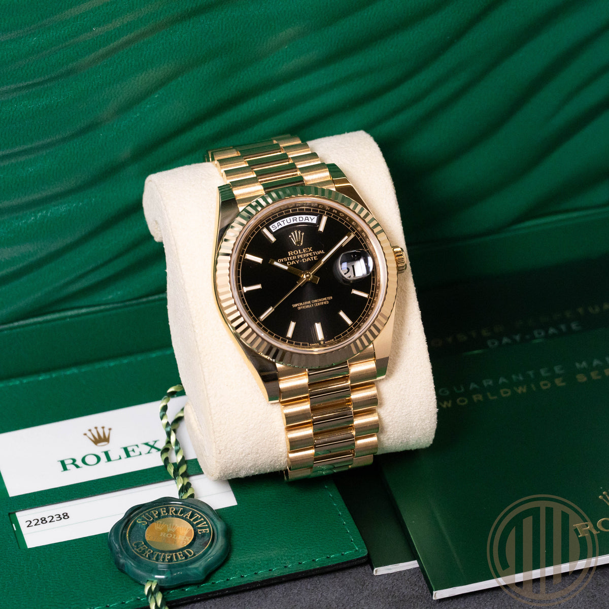 Rolex Day-Date Black Dial | 18kt Yellowgold | Orig.Invoice | Box and Papers
