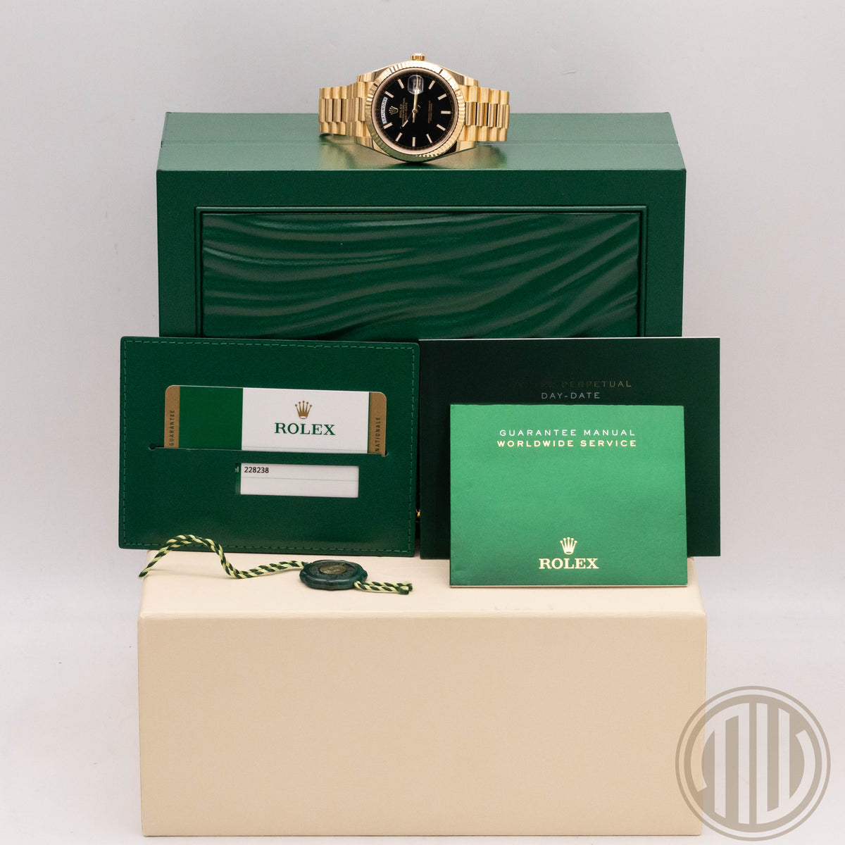 Rolex Day-Date Black Dial | 18kt Yellowgold | Orig.Invoice | Box and Papers