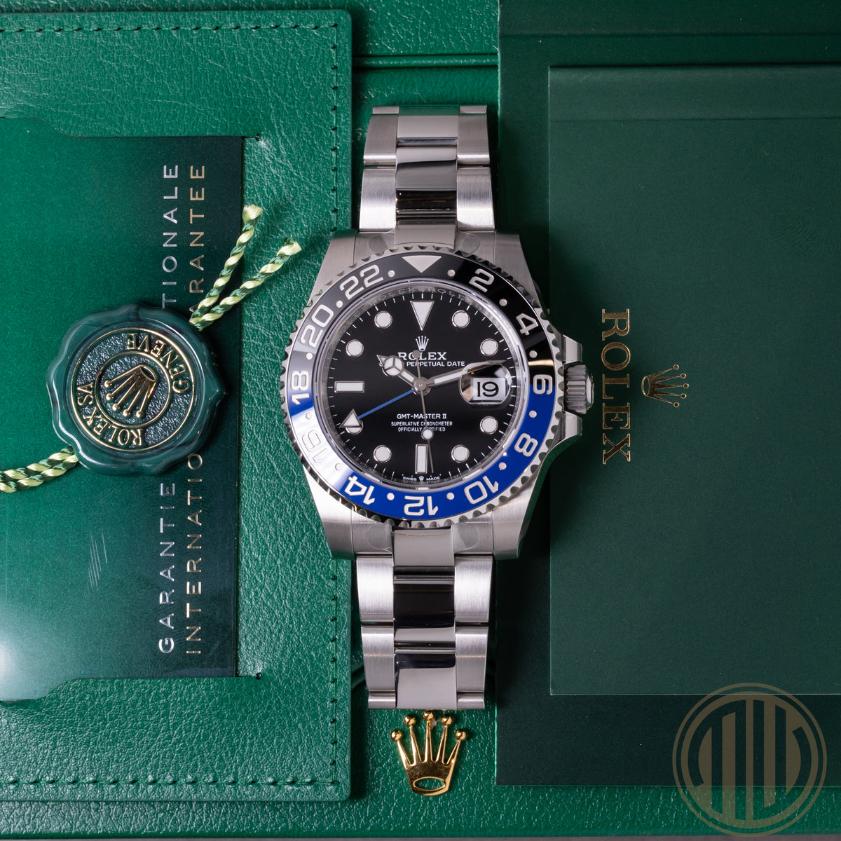 Rolex GMT-Master II Batman | Neu | Teil-verklebt | Box und Papiere | 2023 | 126710BLNR