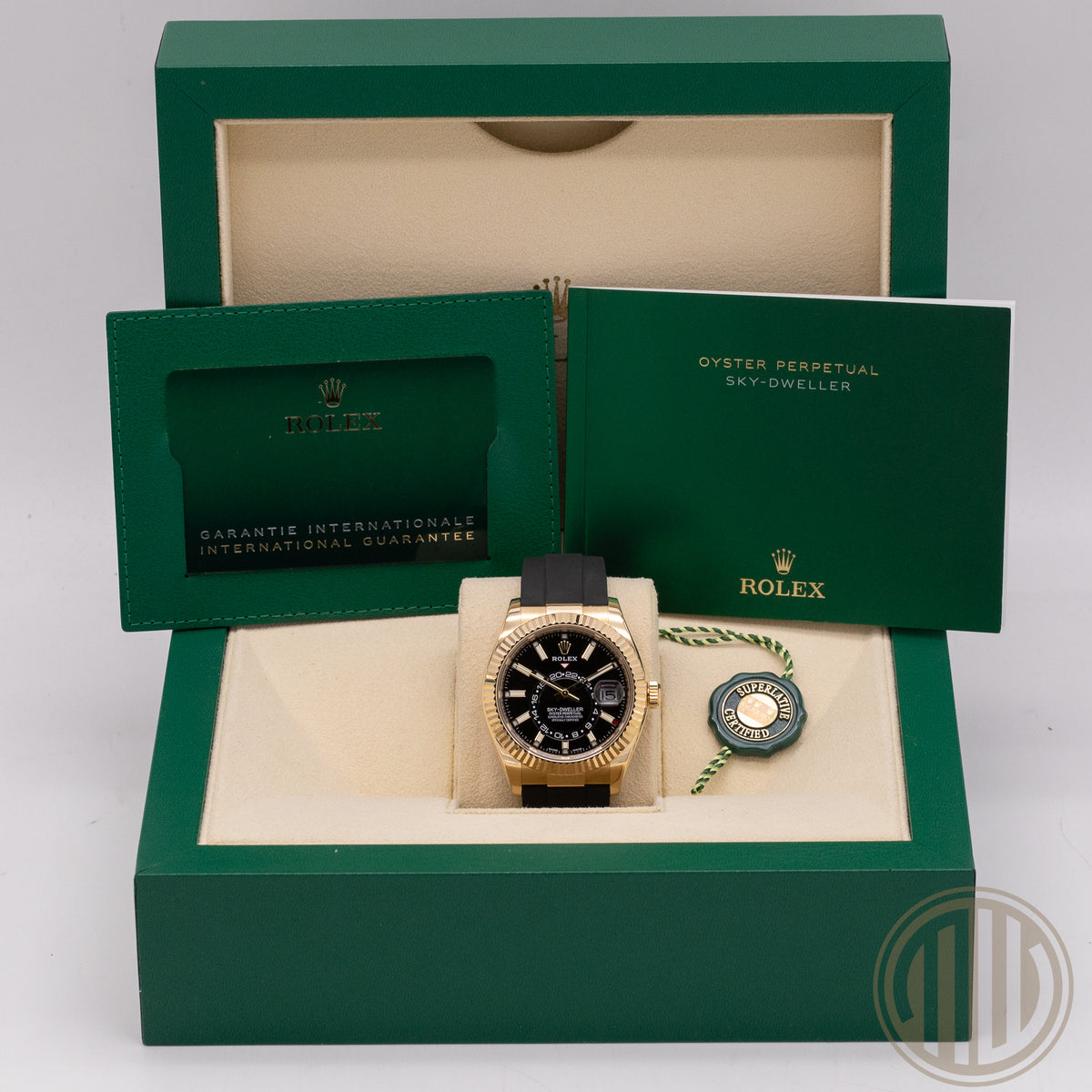 Rolex Sky-Dweller Black Dial | Oysterflex | 18kt Yellowgold | Box and Papers