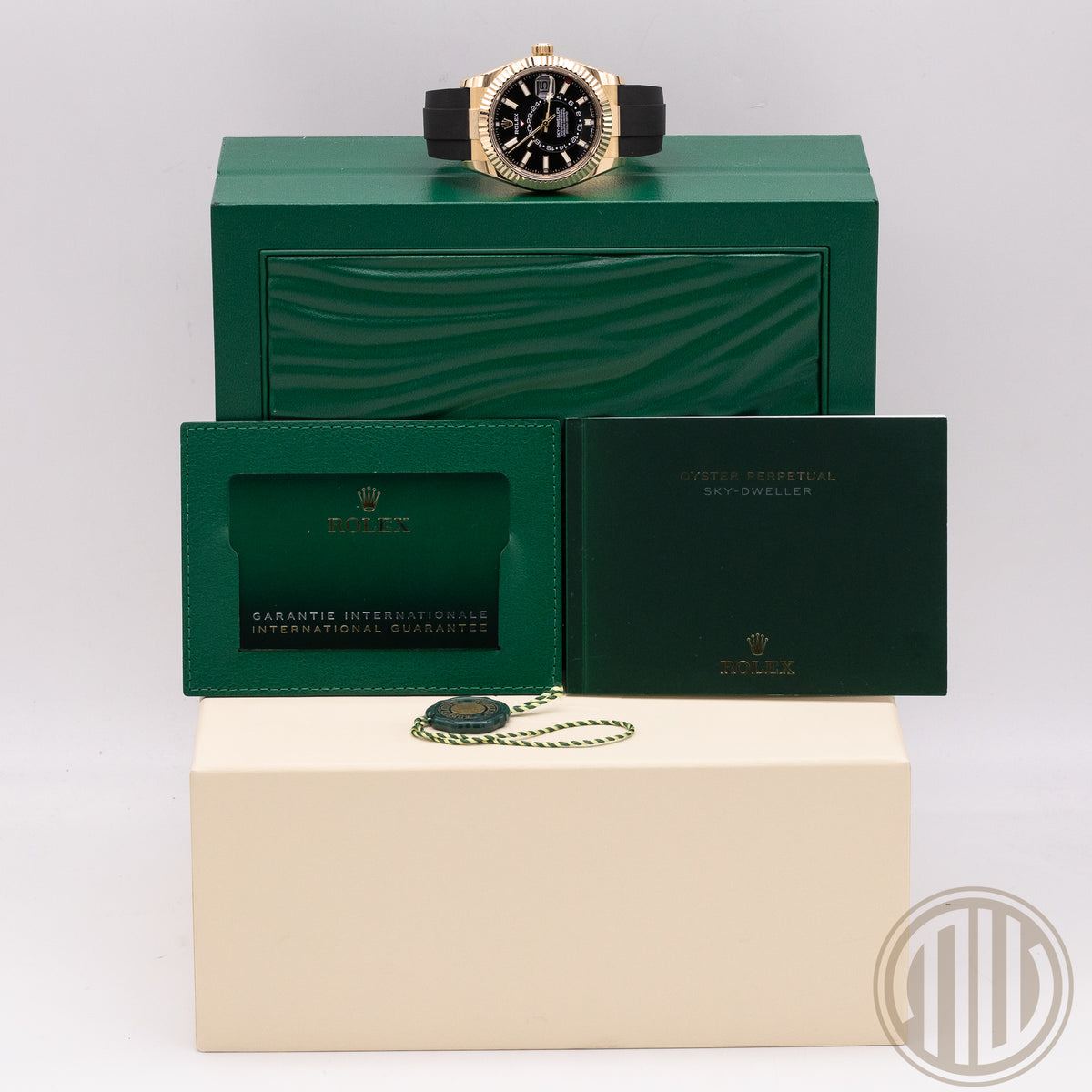 Rolex Sky-Dweller Black Dial | Oysterflex | 18kt Yellowgold | Box and Papers