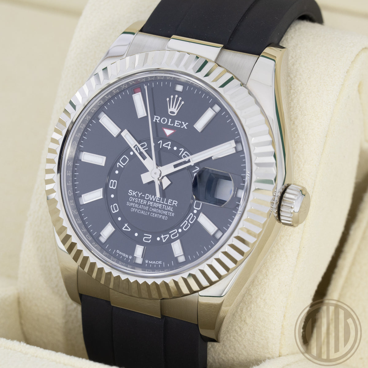 Rolex Sky-Dweller 18kt Whitegold | Black Dial | Box and Papers | 2023