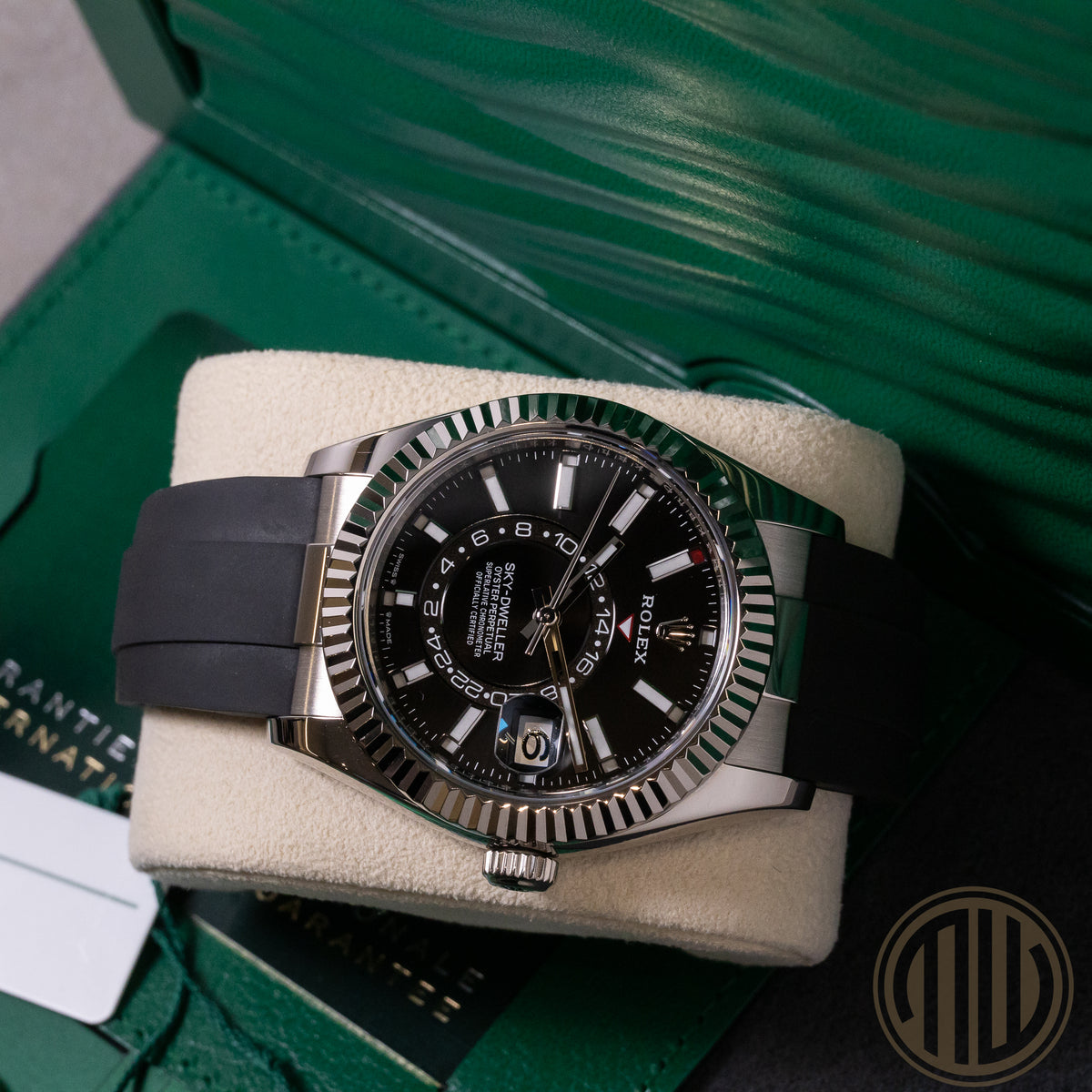 Rolex Sky-Dweller 18kt Whitegold | Black Dial | Box and Papers | 2023