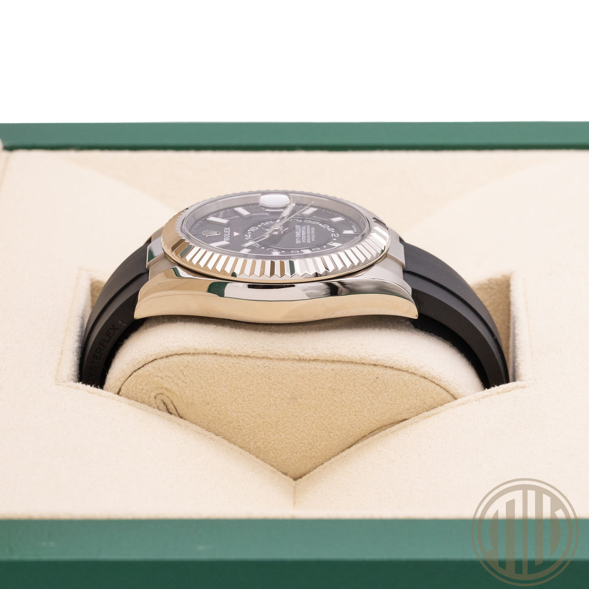 Rolex Sky-Dweller 18kt Whitegold | Black Dial | Box and Papers | 2023