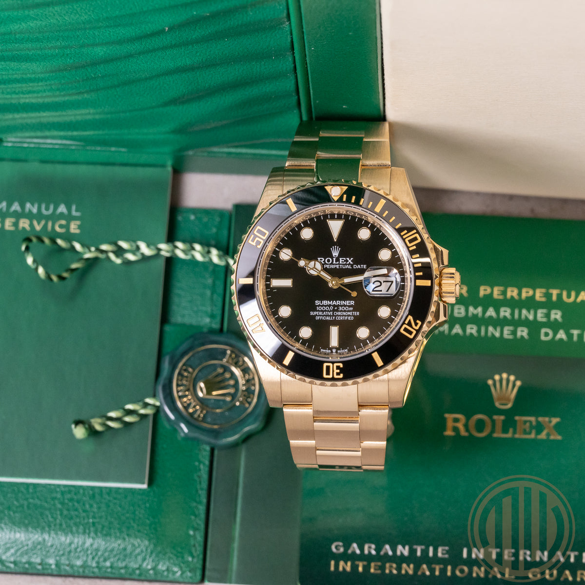Rolex Submariner Date Black Dial | 18kt Yellowgold | Box and Papers | 2021 |