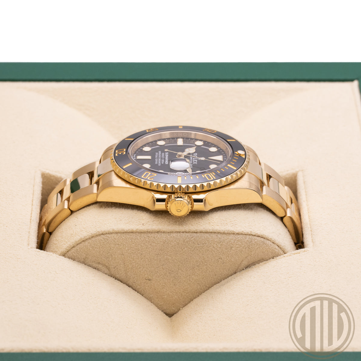 Rolex Submariner Date Black Dial | 18kt Yellowgold | Box and Papers | 2021 |