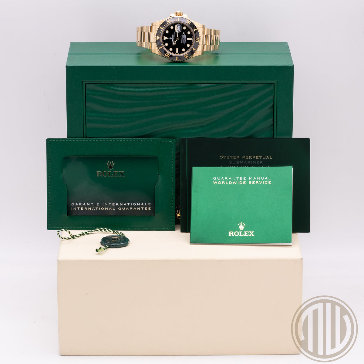 Rolex Submariner Date Black Dial | 18kt Yellowgold | Box and Papers | 2021 |