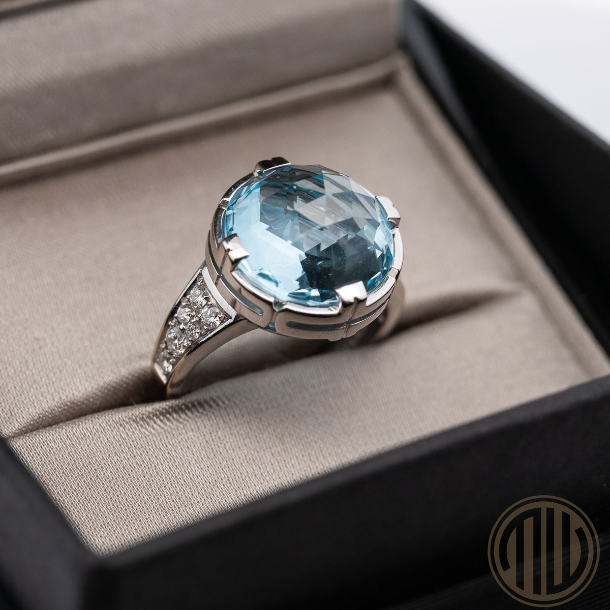 Bulgari Parentesi Cocktail Ring Collectors Square| 18kt Whitegold | Topaz | Diamonds