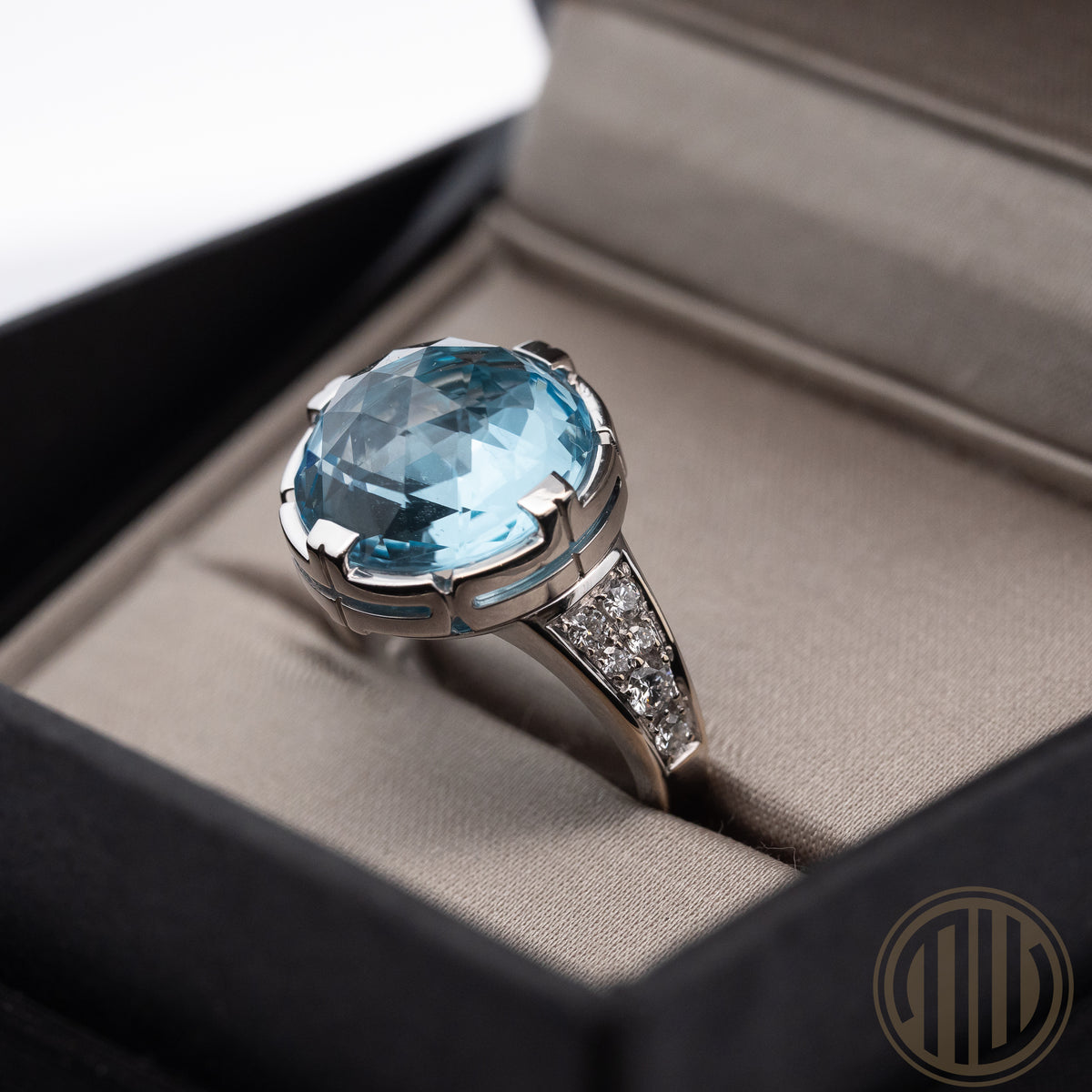 Bulgari Parentesi Cocktail Ring Collectors Square| 18kt Whitegold | Topaz | Diamonds