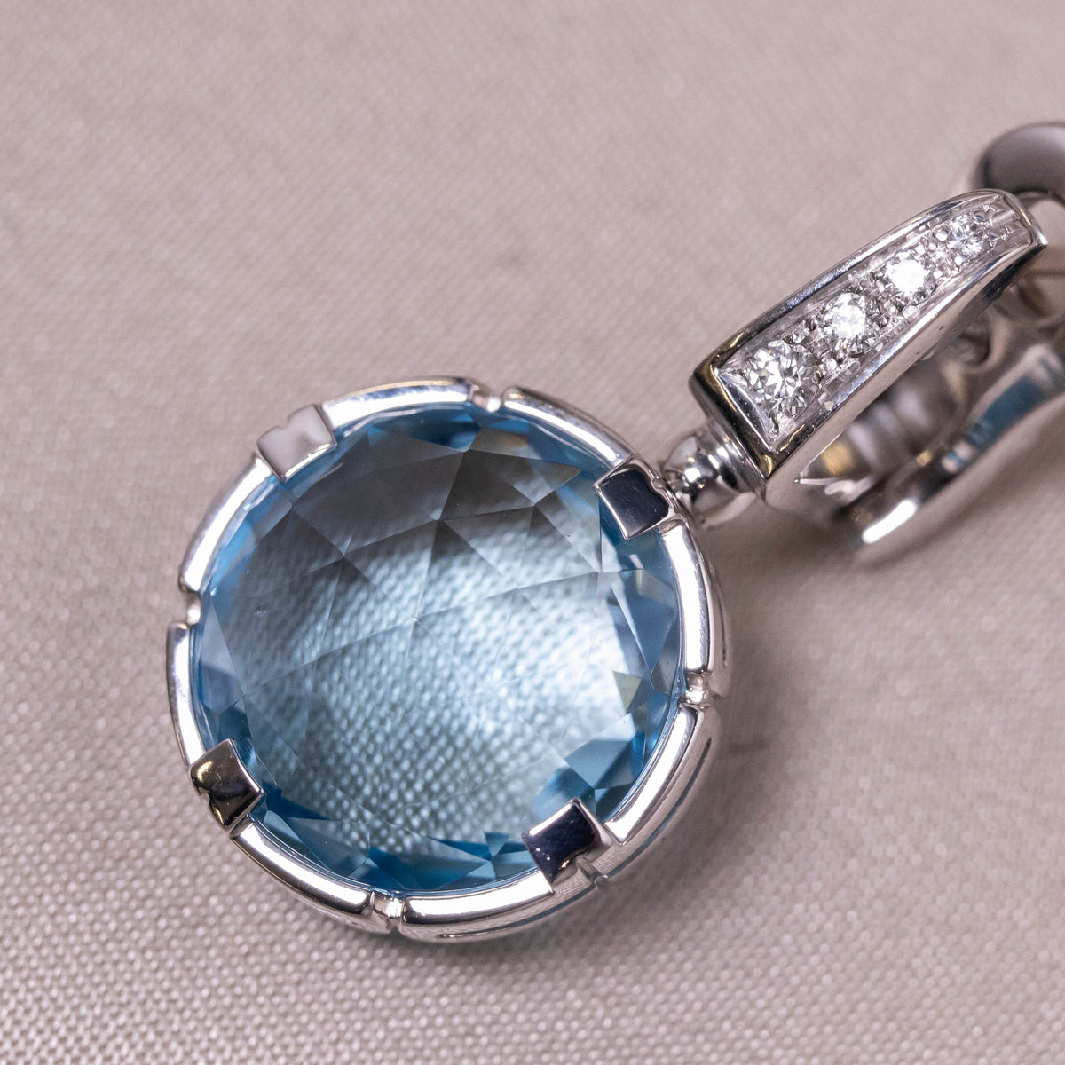 Bulgari Parentesi Cocktail Ohrringe | 750 Weißgold | Topaz | Diamonds