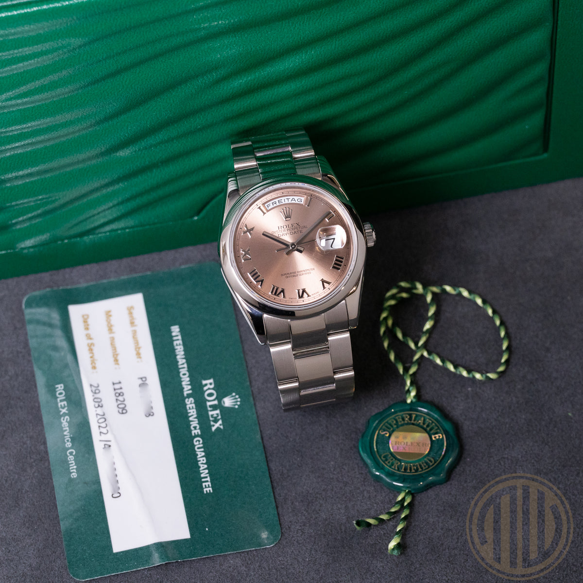 Rolex Day-Date 36 18kt Whitegold | Salmon Dial | Rolex Service Card | P-Series