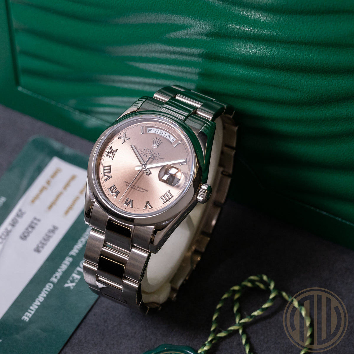 Rolex Day-Date 36 18kt Whitegold | Salmon Dial | Rolex Service Card | P-Series